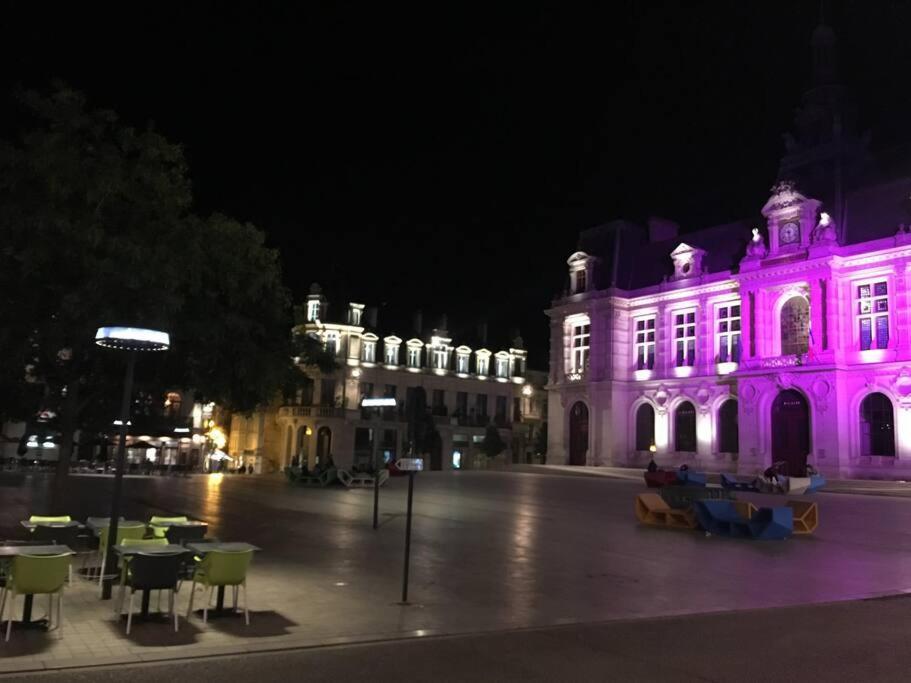 Bel Appartement Climatise Plein Centre Ville Poitiers Exteriér fotografie